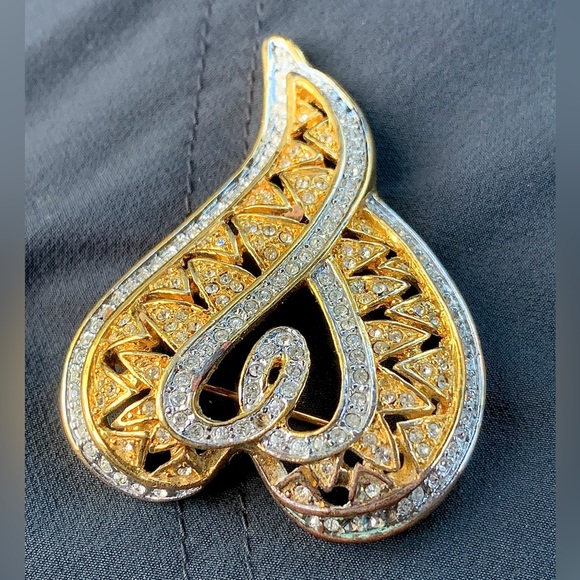 Mid Century Vintage Rhinestone Jeweled Gold Tone Metal Heart Shaped Brooch - Picture 4 of 11